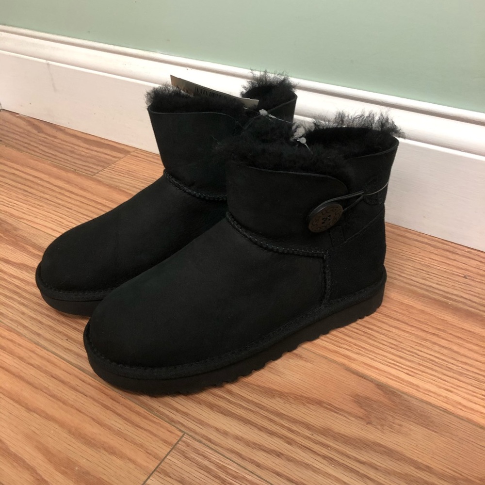 UGG | Women’s Mini Bailey Button Boots | Black | Size 6